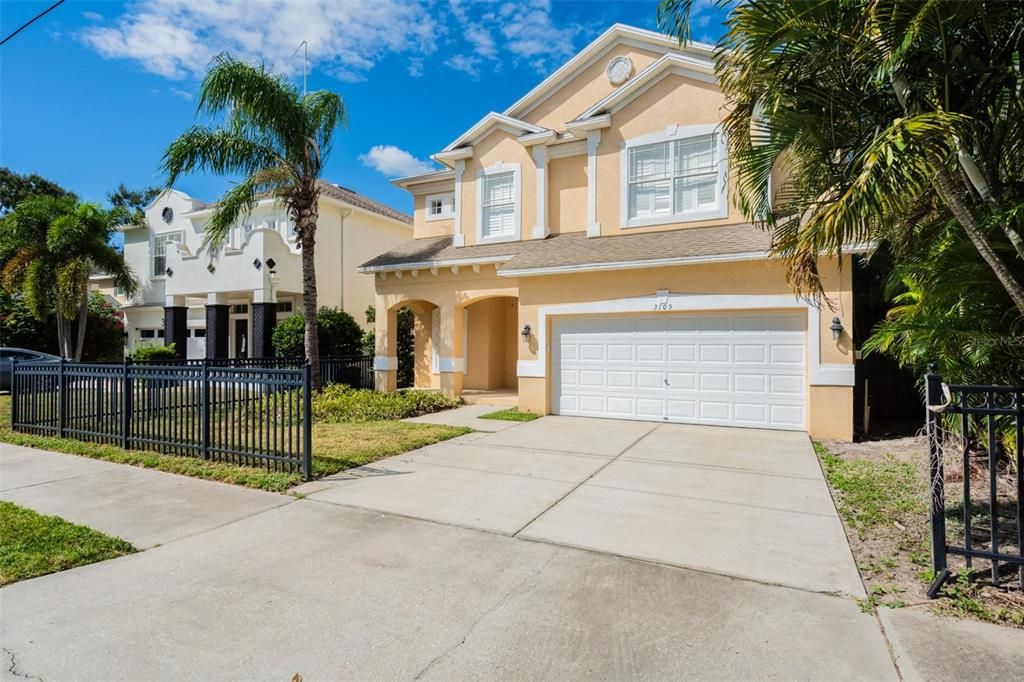 Active With Contract: $699,900 (4 beds, 3 baths, 2730 Square Feet)