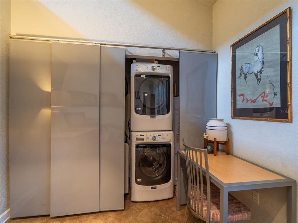 For Sale: $685,000 (3 beds, 2 baths, 1761 Square Feet)