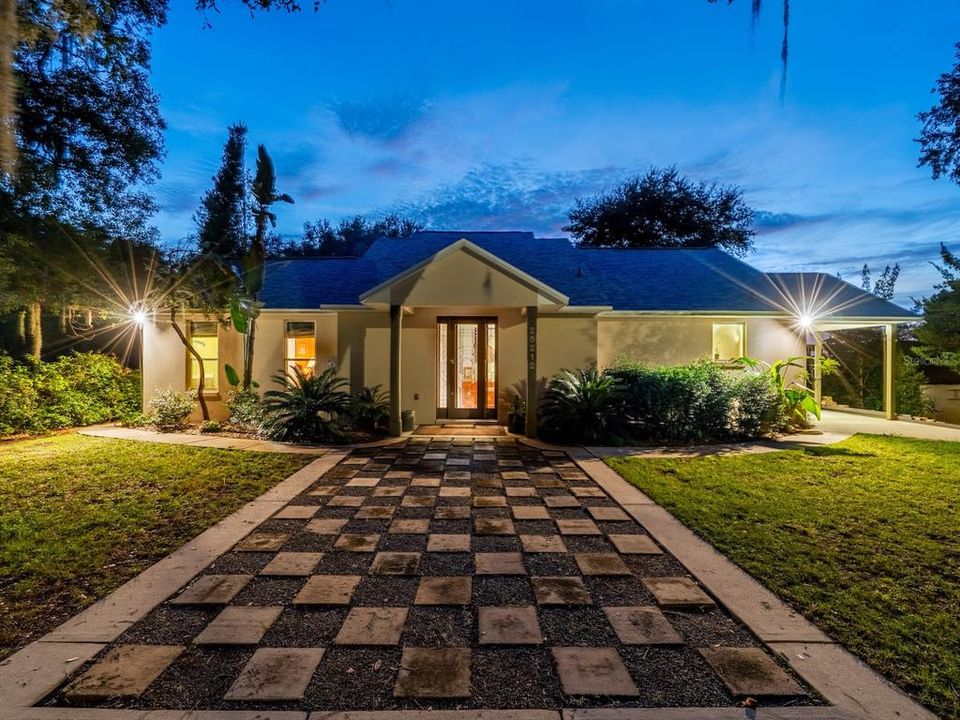 For Sale: $685,000 (3 beds, 2 baths, 1761 Square Feet)