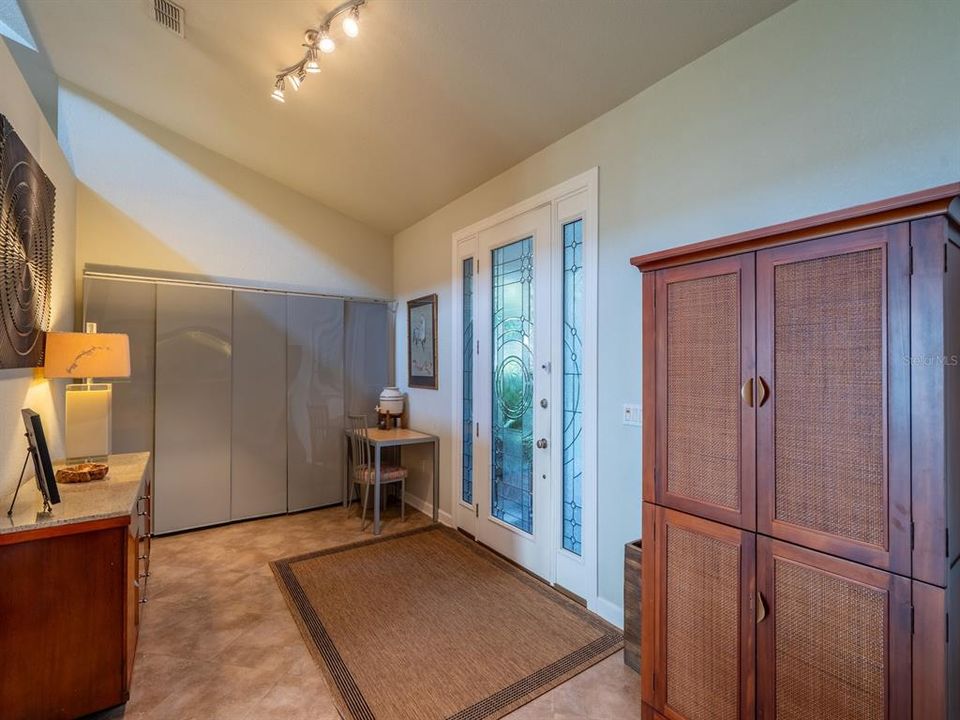 For Sale: $685,000 (3 beds, 2 baths, 1761 Square Feet)