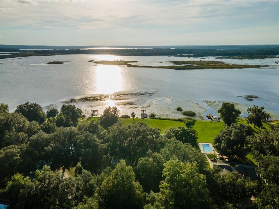 For Sale: $685,000 (3 beds, 2 baths, 1761 Square Feet)