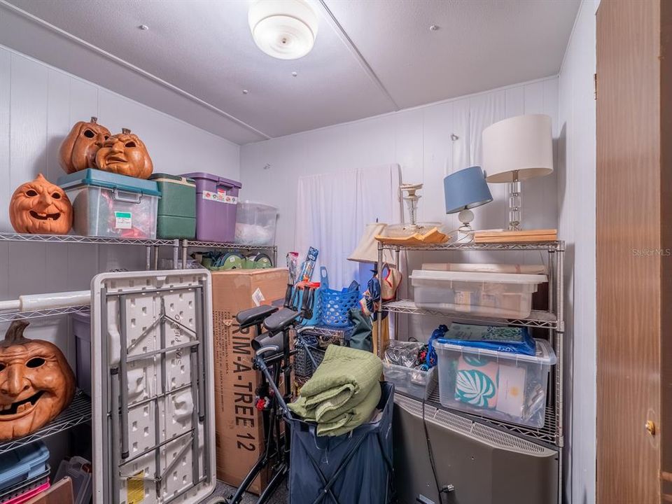 For Sale: $685,000 (3 beds, 2 baths, 1761 Square Feet)