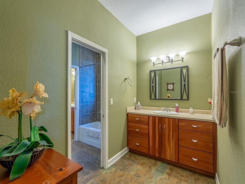 For Sale: $685,000 (3 beds, 2 baths, 1761 Square Feet)