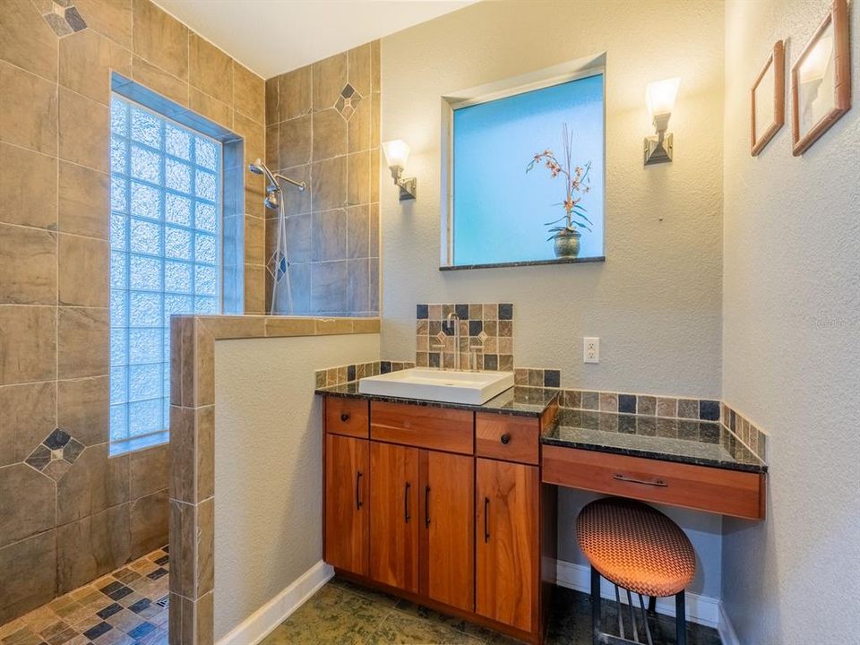 For Sale: $685,000 (3 beds, 2 baths, 1761 Square Feet)