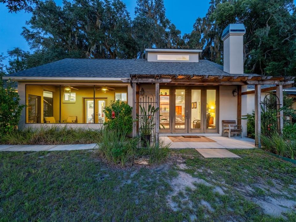 For Sale: $685,000 (3 beds, 2 baths, 1761 Square Feet)