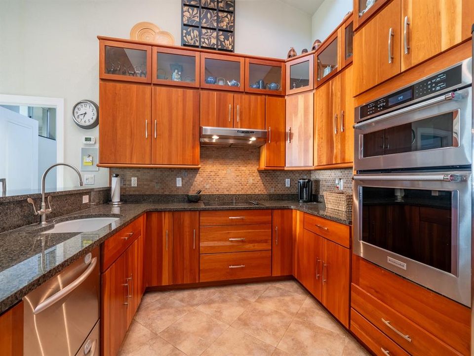 For Sale: $685,000 (3 beds, 2 baths, 1761 Square Feet)