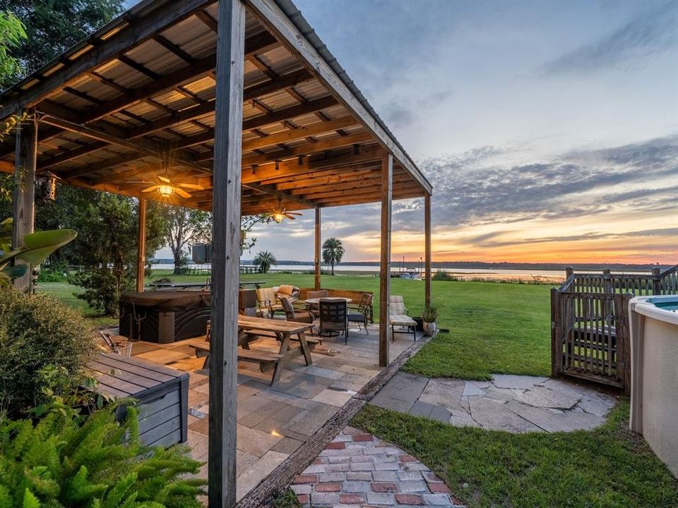 For Sale: $685,000 (3 beds, 2 baths, 1761 Square Feet)