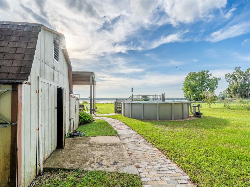 For Sale: $685,000 (3 beds, 2 baths, 1761 Square Feet)