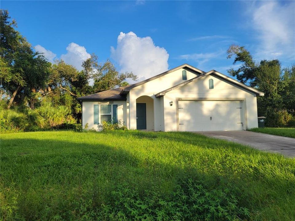 合同活跃: $250,000 (3 贝兹, 2 浴室, 1689 平方英尺)