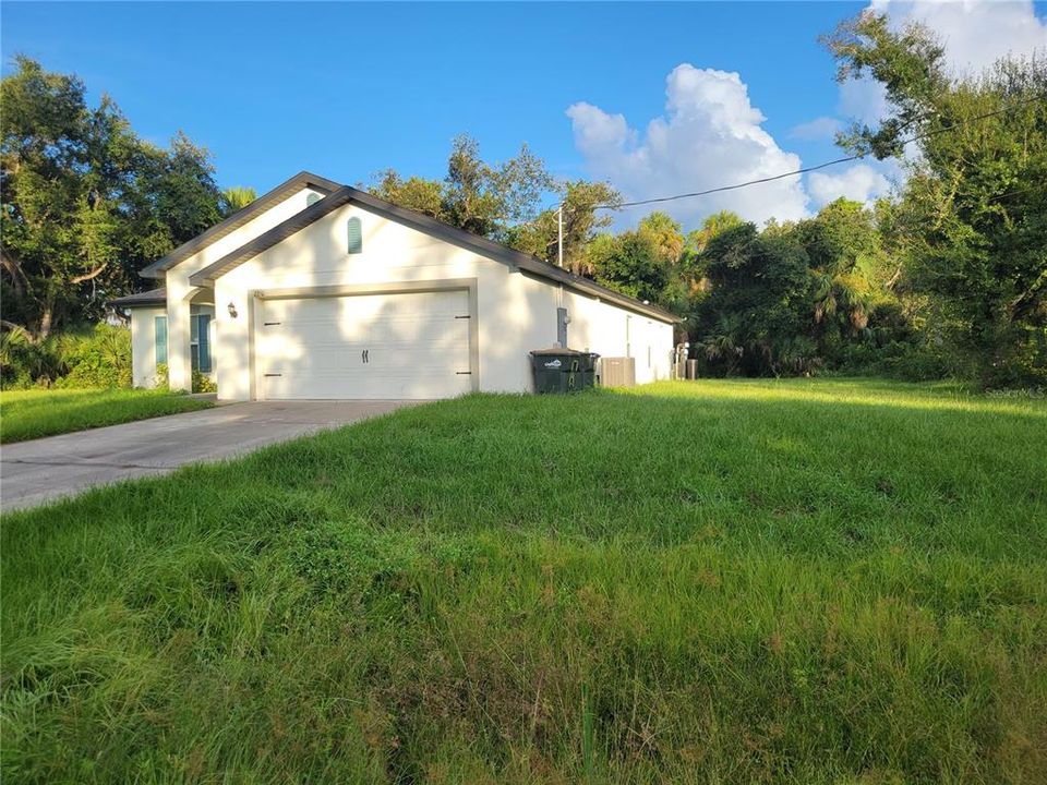 合同活跃: $250,000 (3 贝兹, 2 浴室, 1689 平方英尺)