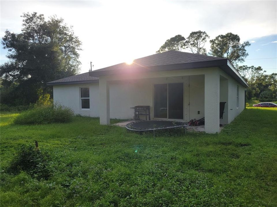 合同活跃: $250,000 (3 贝兹, 2 浴室, 1689 平方英尺)