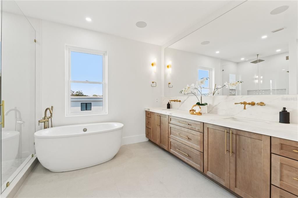 En Renta: $21,500 (6 camas, 5 baños, 3960 Pies cuadrados)