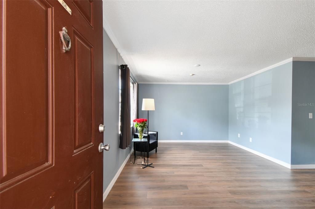 For Sale: $130,000 (1 beds, 1 baths, 760 Square Feet)