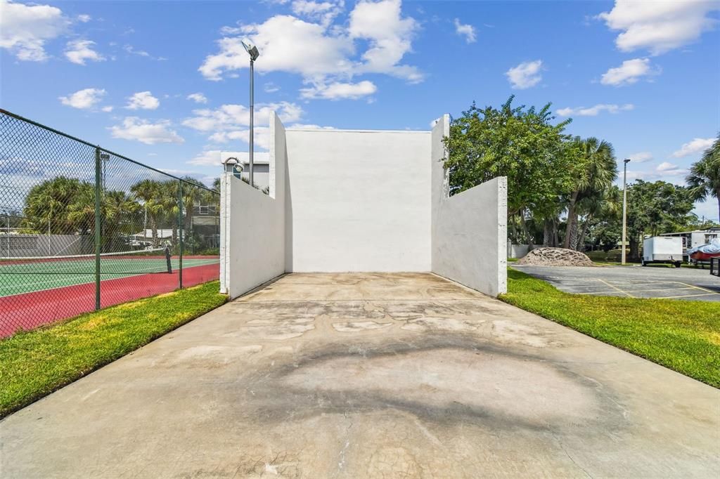 For Sale: $130,000 (1 beds, 1 baths, 760 Square Feet)