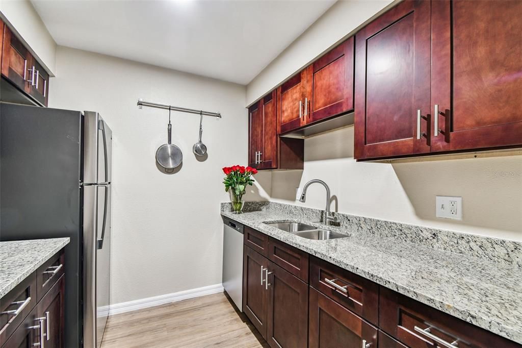 For Sale: $130,000 (1 beds, 1 baths, 760 Square Feet)