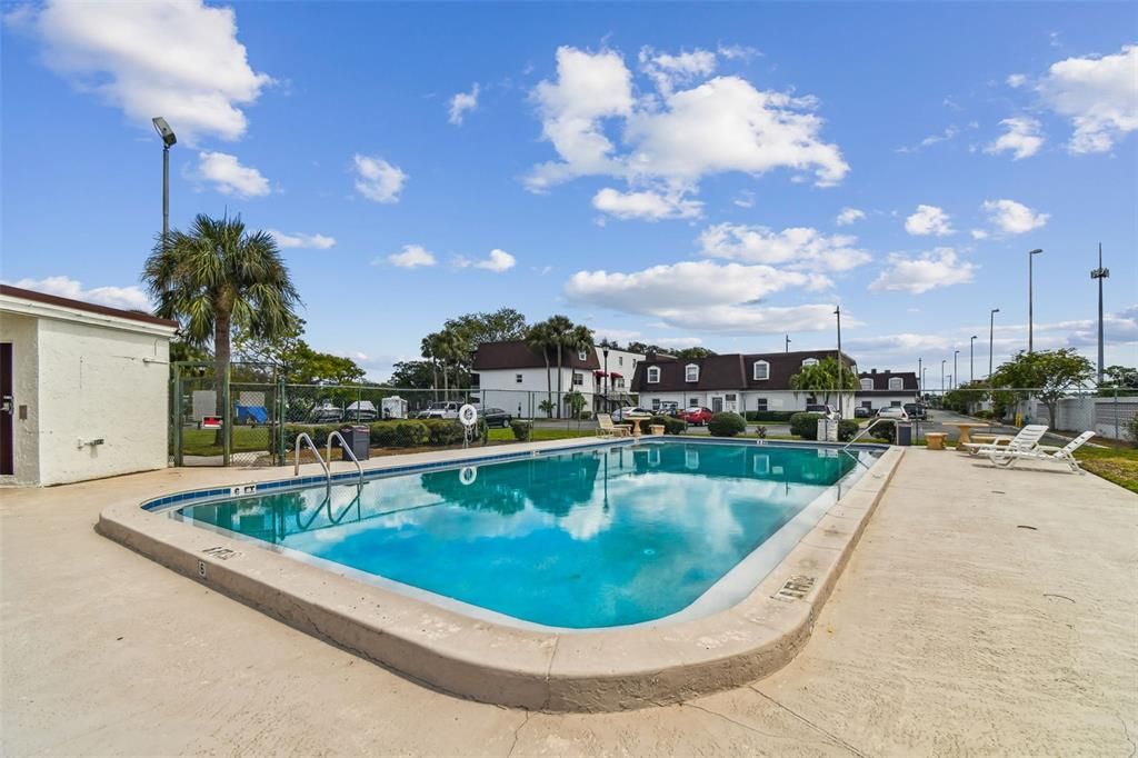 For Sale: $130,000 (1 beds, 1 baths, 760 Square Feet)