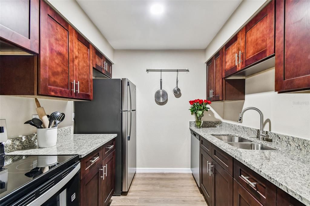 For Sale: $130,000 (1 beds, 1 baths, 760 Square Feet)