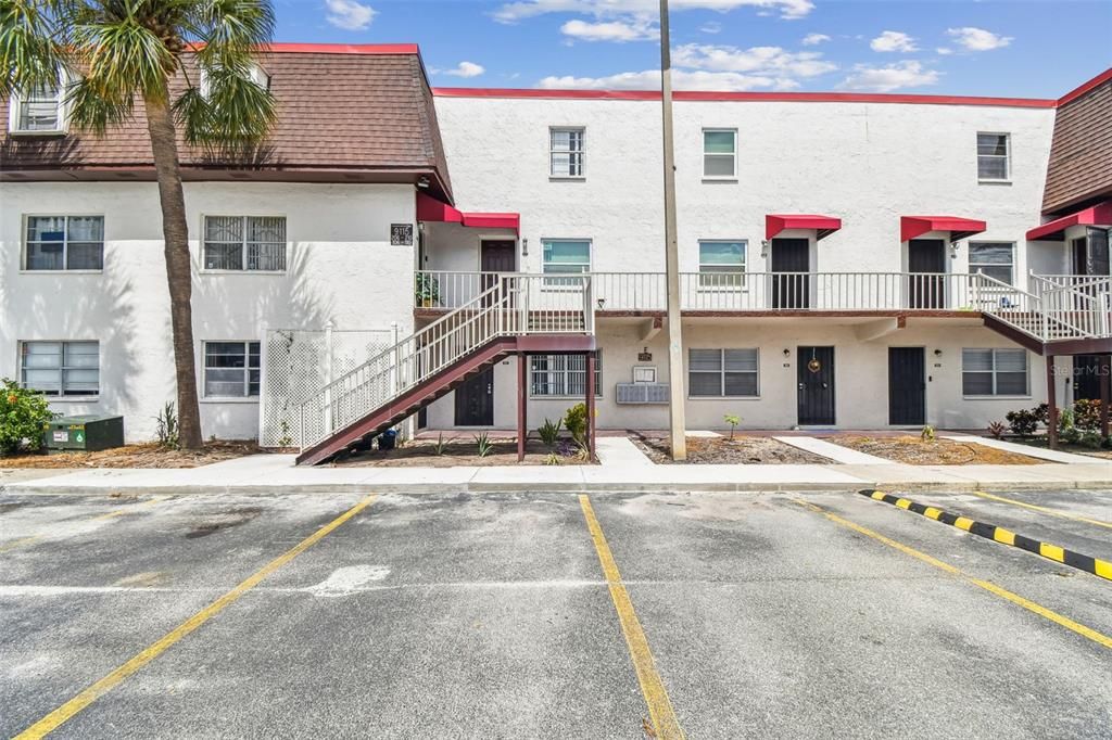 For Sale: $130,000 (1 beds, 1 baths, 760 Square Feet)