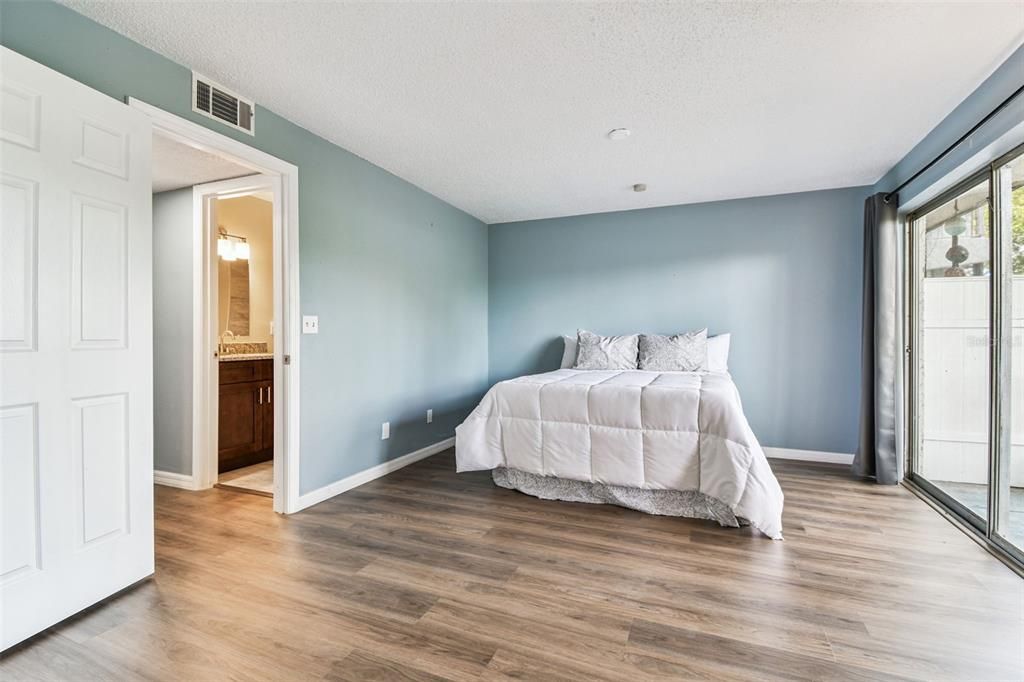 For Sale: $130,000 (1 beds, 1 baths, 760 Square Feet)