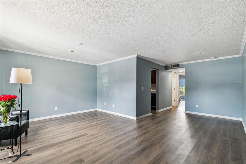 For Sale: $130,000 (1 beds, 1 baths, 760 Square Feet)