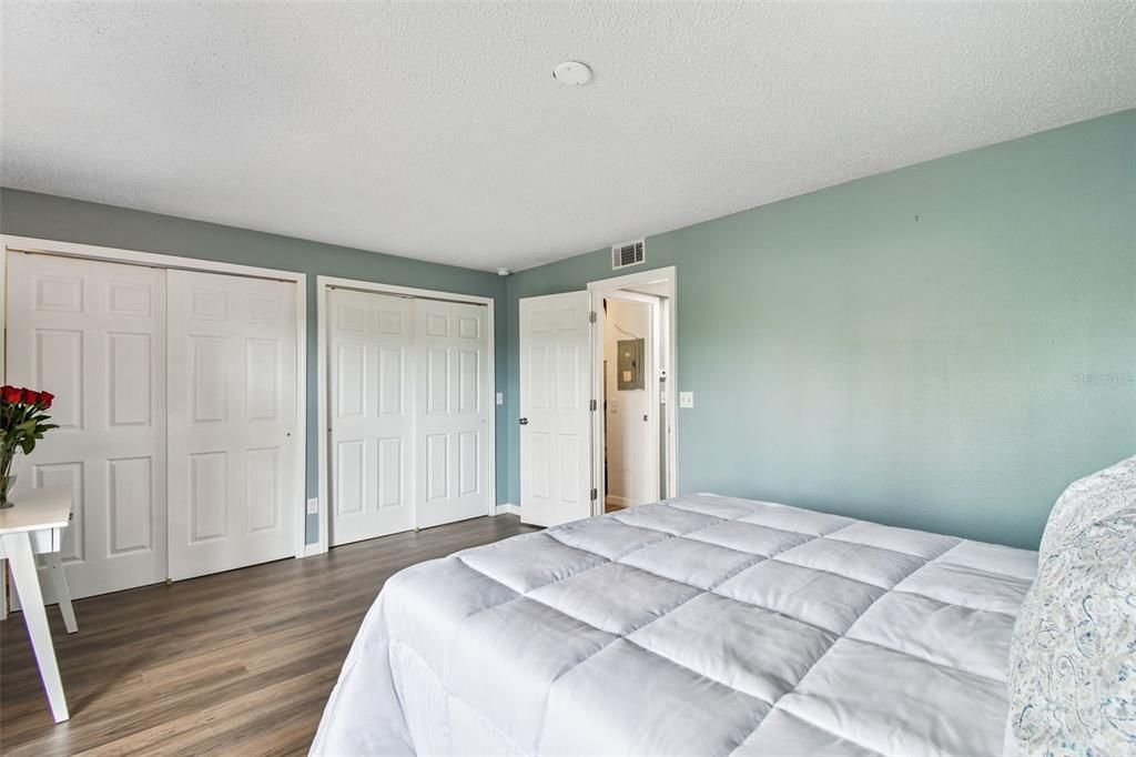 For Sale: $130,000 (1 beds, 1 baths, 760 Square Feet)