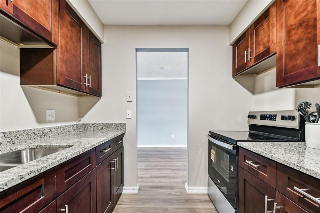 For Sale: $130,000 (1 beds, 1 baths, 760 Square Feet)