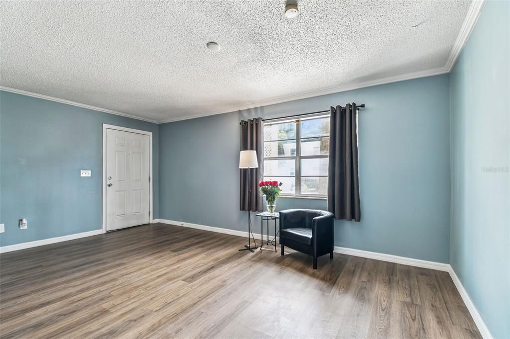 For Sale: $130,000 (1 beds, 1 baths, 760 Square Feet)