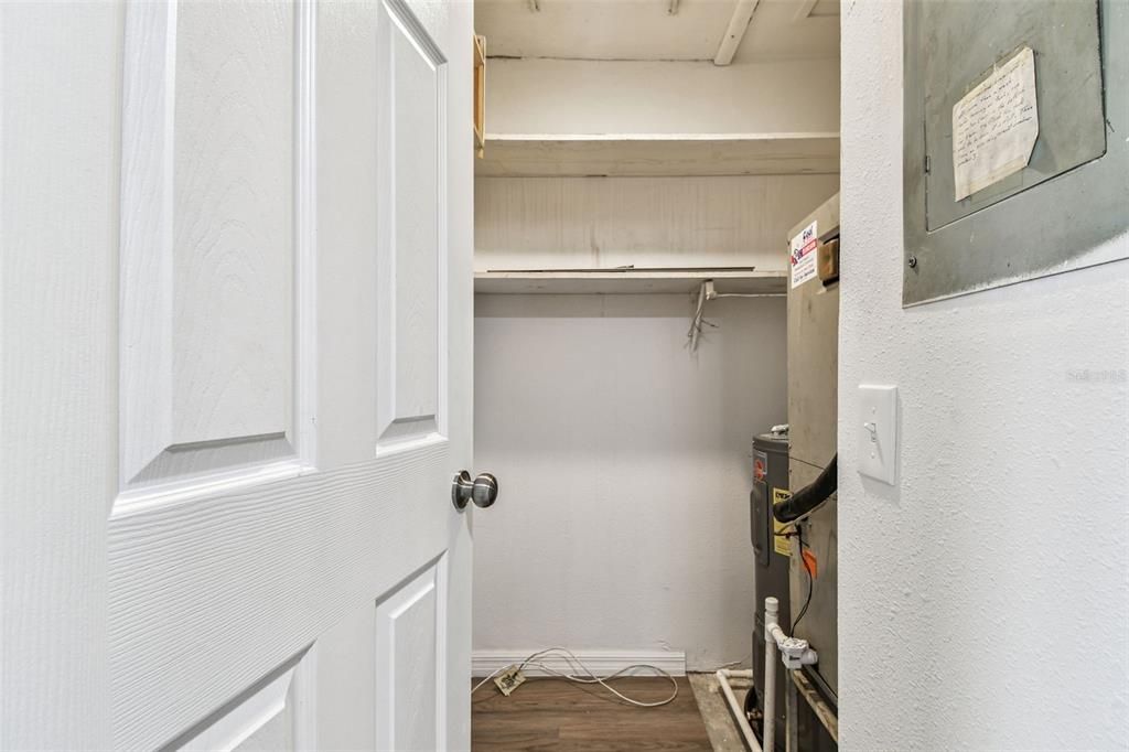 For Sale: $130,000 (1 beds, 1 baths, 760 Square Feet)