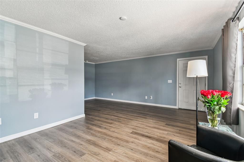 For Sale: $130,000 (1 beds, 1 baths, 760 Square Feet)