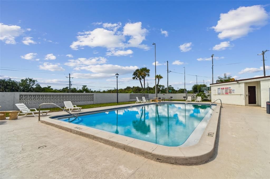 For Sale: $130,000 (1 beds, 1 baths, 760 Square Feet)