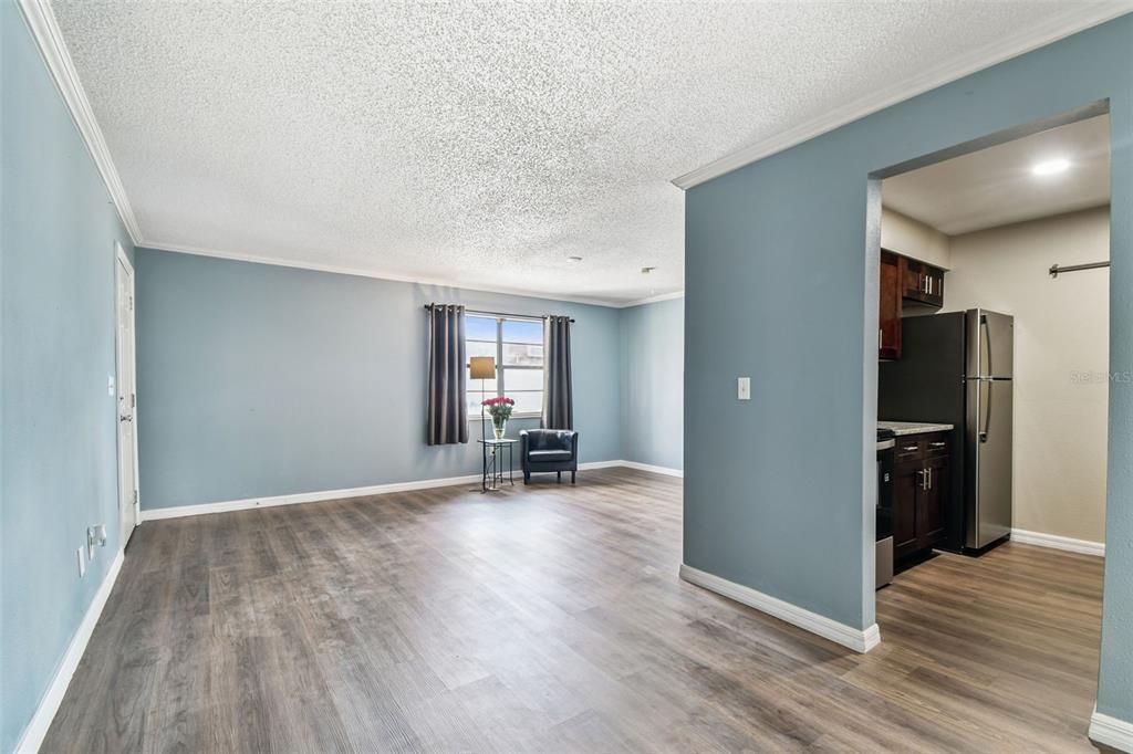 For Sale: $130,000 (1 beds, 1 baths, 760 Square Feet)