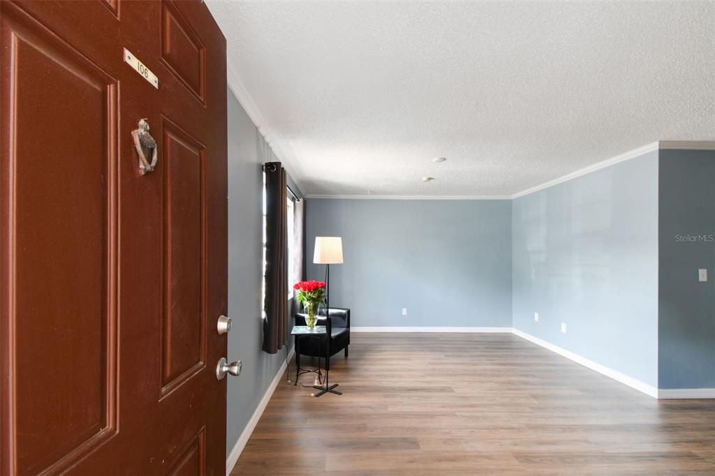 For Sale: $130,000 (1 beds, 1 baths, 760 Square Feet)