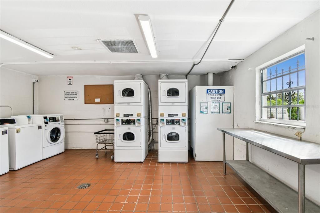 For Sale: $130,000 (1 beds, 1 baths, 760 Square Feet)