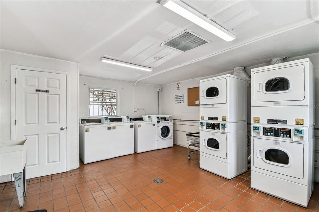 For Sale: $130,000 (1 beds, 1 baths, 760 Square Feet)