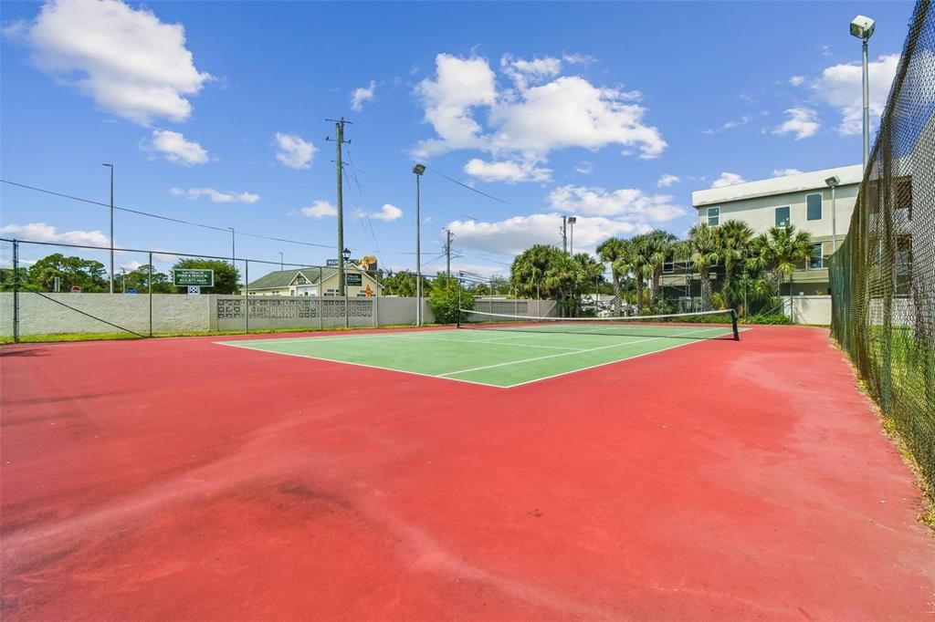 For Sale: $130,000 (1 beds, 1 baths, 760 Square Feet)