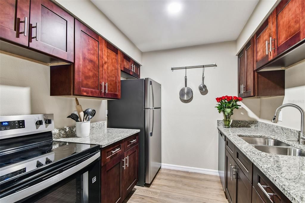 For Sale: $130,000 (1 beds, 1 baths, 760 Square Feet)