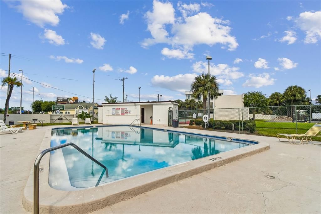 For Sale: $130,000 (1 beds, 1 baths, 760 Square Feet)