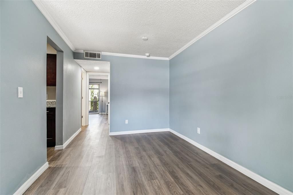 For Sale: $130,000 (1 beds, 1 baths, 760 Square Feet)