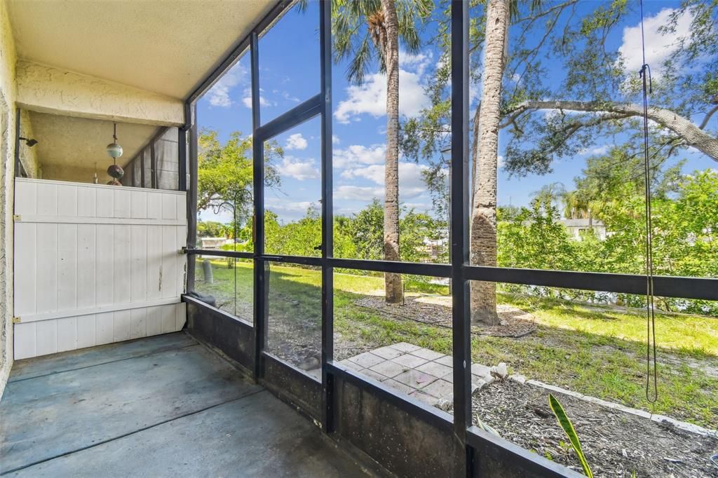 For Sale: $130,000 (1 beds, 1 baths, 760 Square Feet)