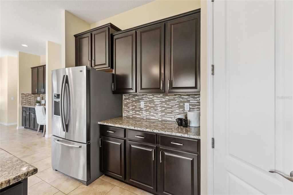 合同活跃: $749,900 (5 贝兹, 4 浴室, 4259 平方英尺)