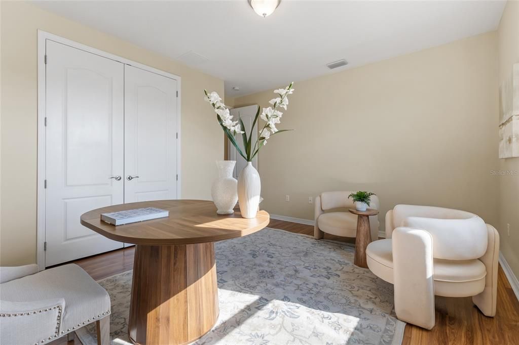 合同活跃: $749,900 (5 贝兹, 4 浴室, 4259 平方英尺)