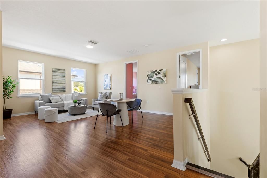 合同活跃: $749,900 (5 贝兹, 4 浴室, 4259 平方英尺)