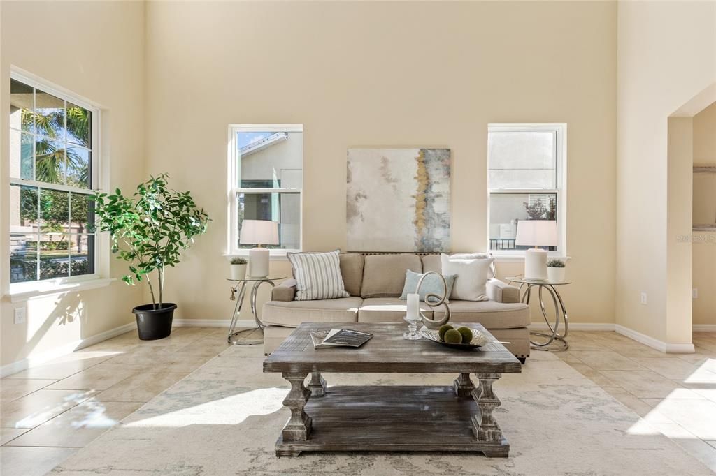 合同活跃: $749,900 (5 贝兹, 4 浴室, 4259 平方英尺)