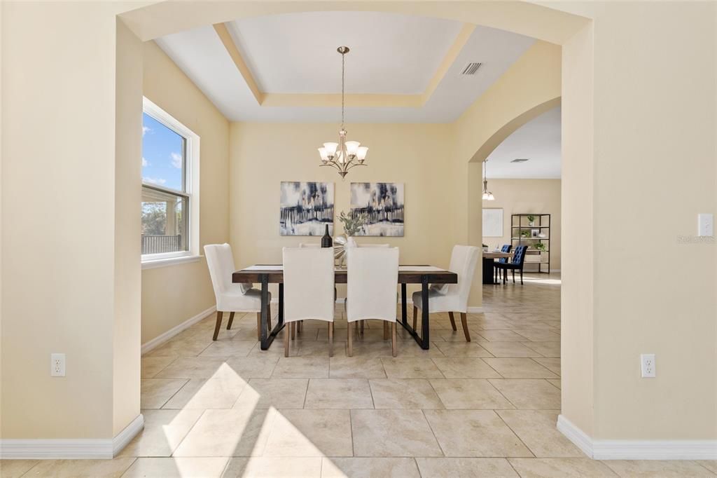 合同活跃: $749,900 (5 贝兹, 4 浴室, 4259 平方英尺)