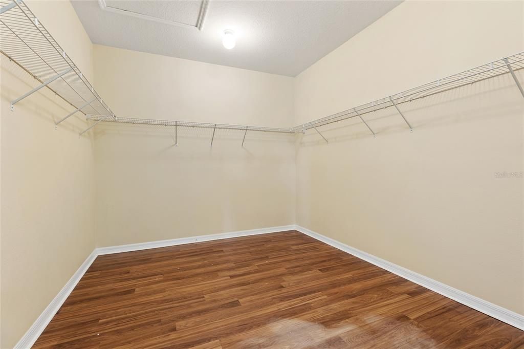 合同活跃: $749,900 (5 贝兹, 4 浴室, 4259 平方英尺)