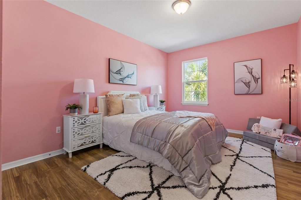 合同活跃: $749,900 (5 贝兹, 4 浴室, 4259 平方英尺)