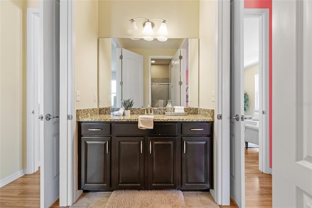 合同活跃: $749,900 (5 贝兹, 4 浴室, 4259 平方英尺)