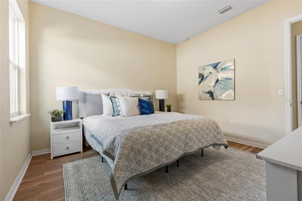 合同活跃: $749,900 (5 贝兹, 4 浴室, 4259 平方英尺)