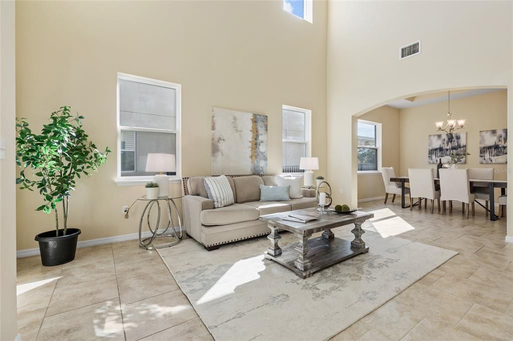 合同活跃: $749,900 (5 贝兹, 4 浴室, 4259 平方英尺)