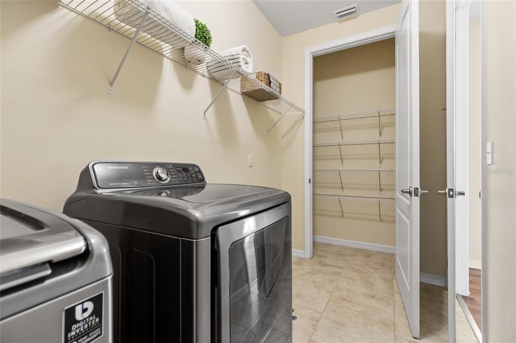 合同活跃: $749,900 (5 贝兹, 4 浴室, 4259 平方英尺)